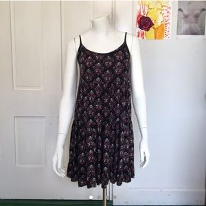 Cute black and purple floral dress! 👾